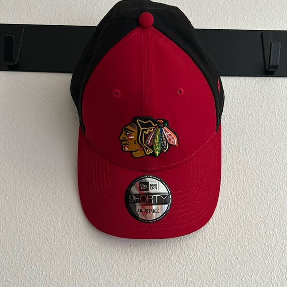 NWT 9 Forty New Era 100% Poly.Fits Most Sizes  Red/Black Chi Blackhawk Ball Cap - Picture 2 of 7